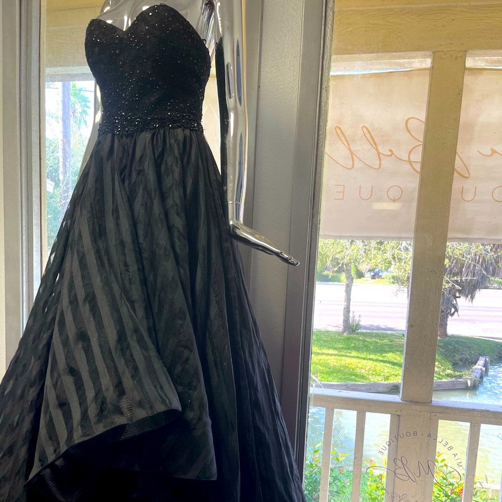 Beautiful black sherri Hill evening gown size 0